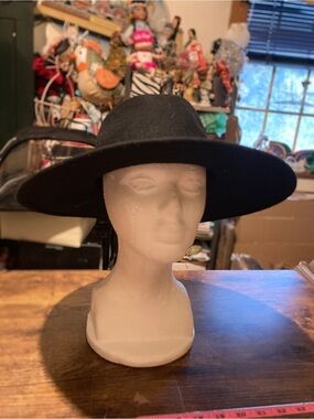 Universal Thread Goods black fedora hat for women